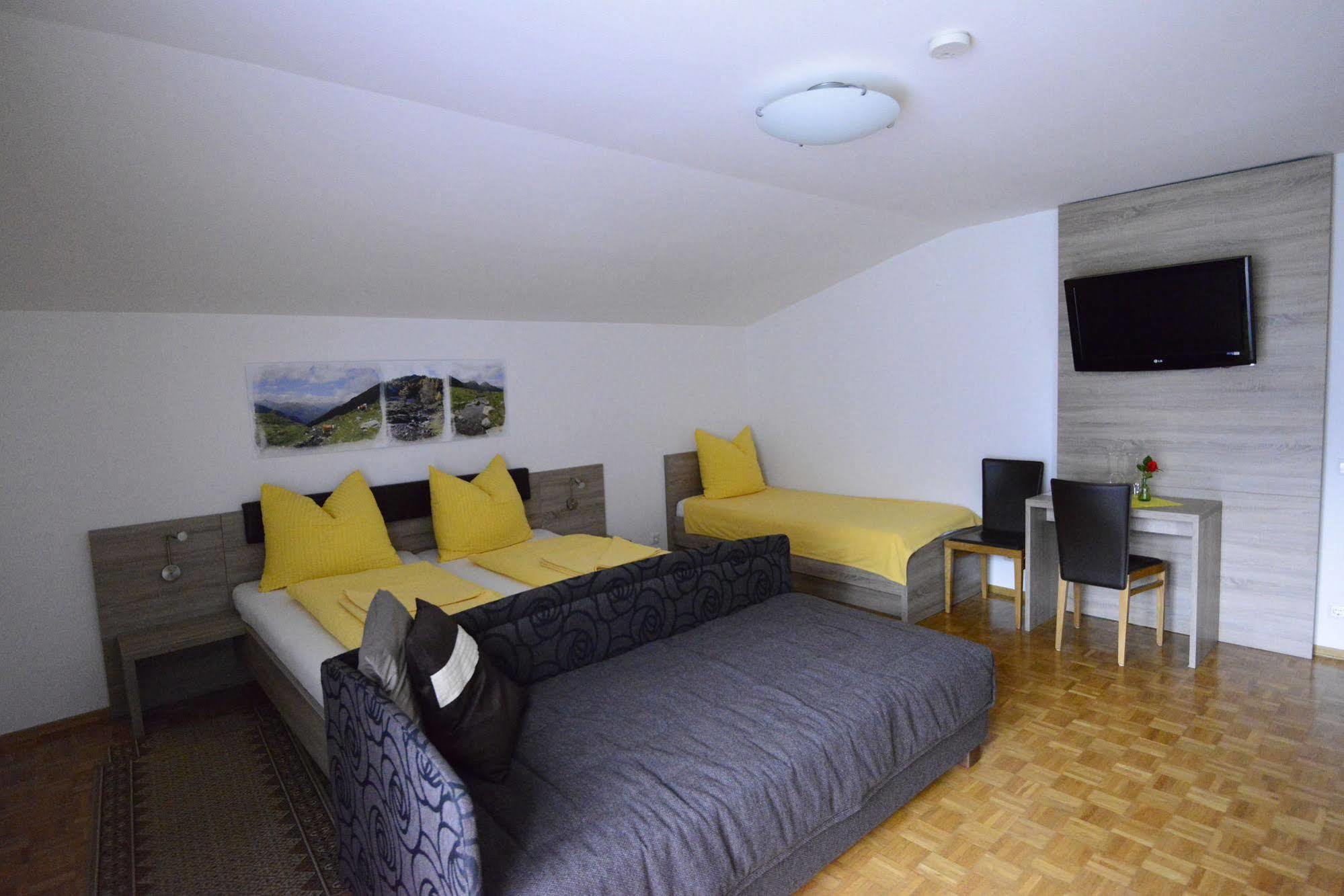 Gaestehaus Zwischenberger โอเบอร์เวลลัค ภายนอก รูปภาพ
