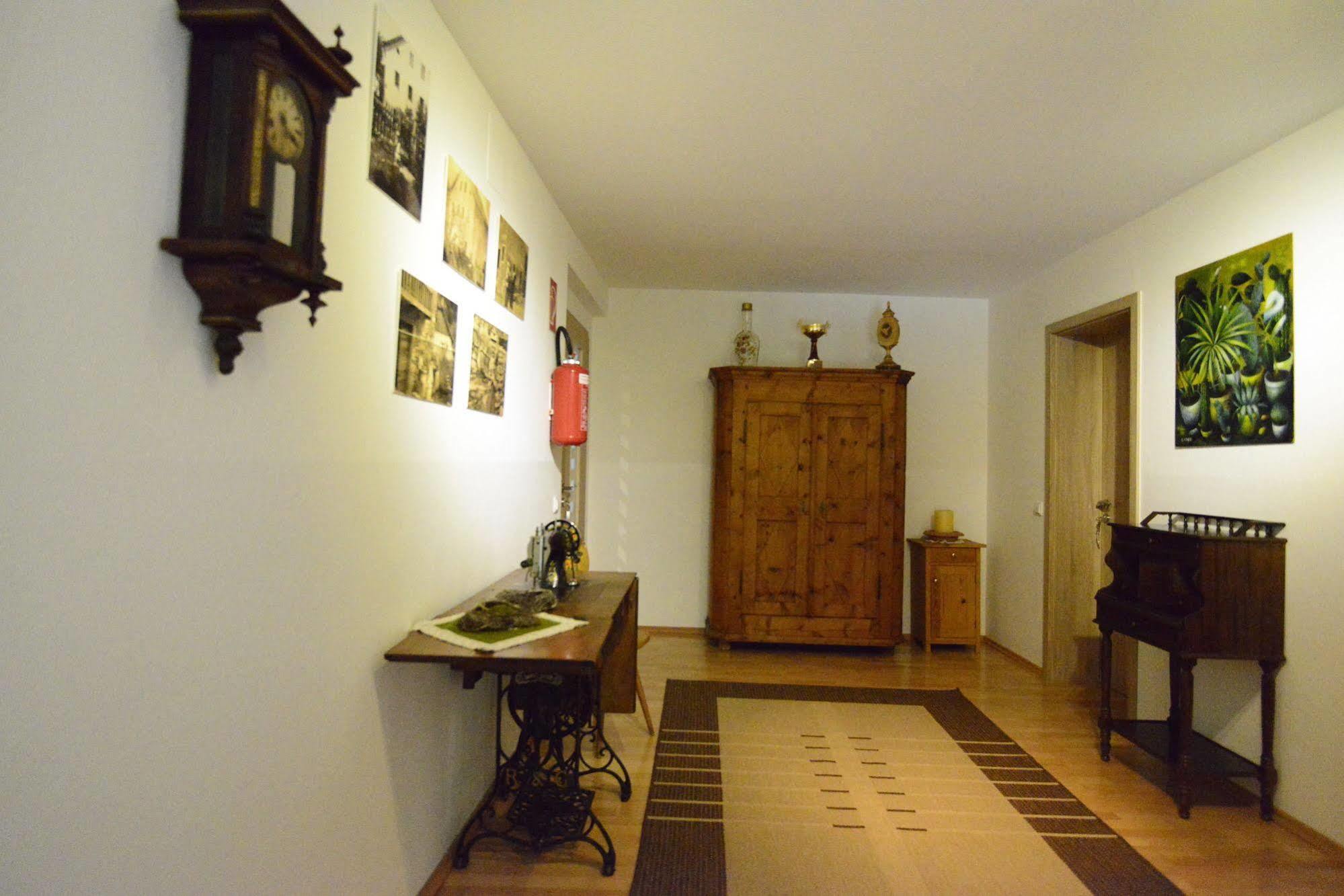 Gaestehaus Zwischenberger โอเบอร์เวลลัค ภายนอก รูปภาพ